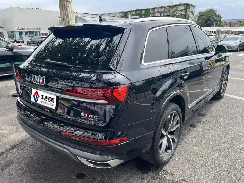 Audi Q7 2020 55 TFSI quattro S line sports model — 6