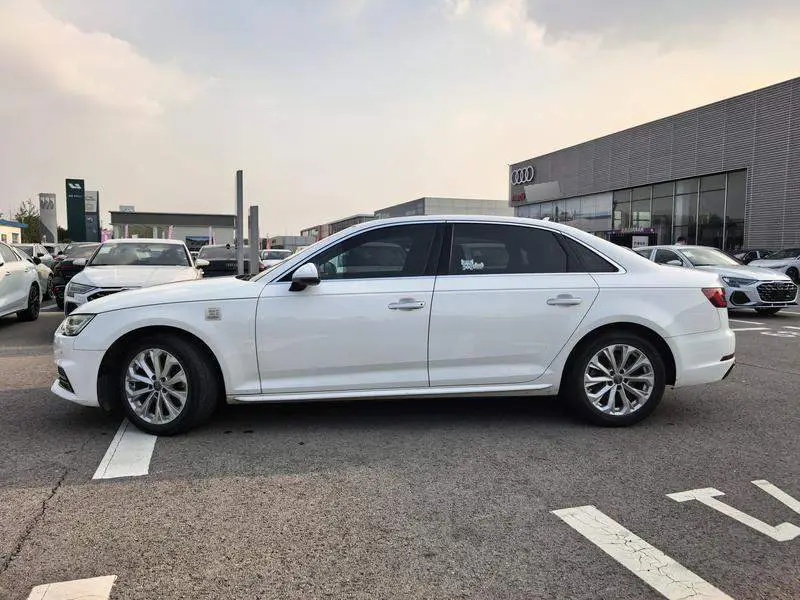 Audi A4L 2019 40 TFSI Progressive National VI — 3