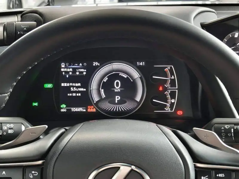 Lexus ES 2025 300h Premium Edition — 10
