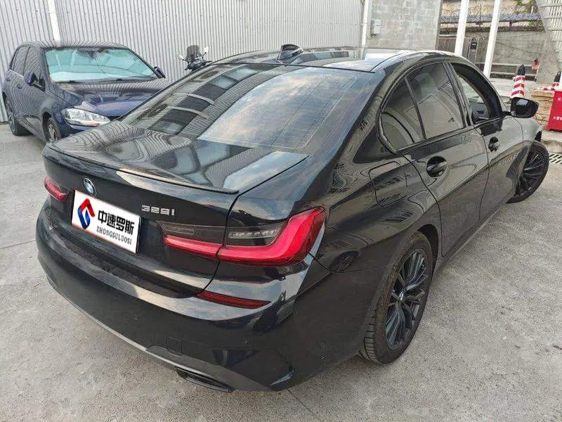 BMW 3 Series 2021 325i M Sport Night Edition — 4