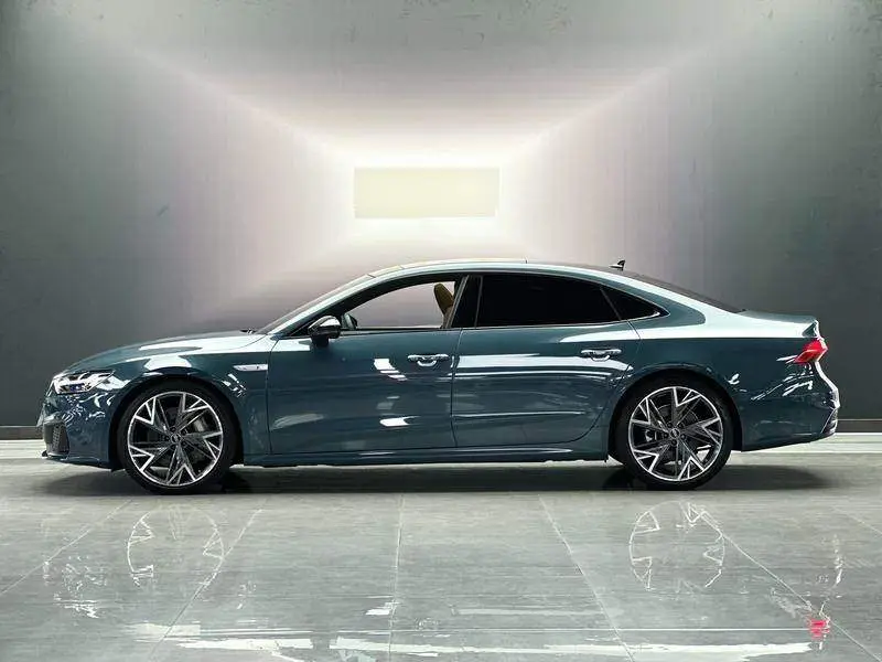 Audi A7L 2022 55 TFSI quattro S-line edition one — 3