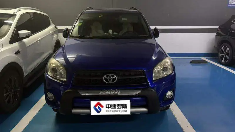 RAV4 Rongfang 2010 2.0L Automatic Luxury Upgrade Edition — 2