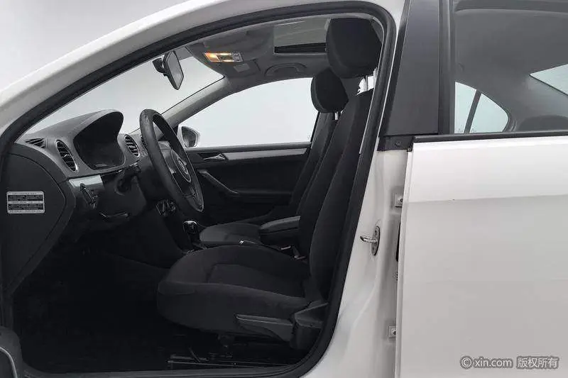 Jetta 2015 Value Edition 1.6L Automatic Comfort — 17