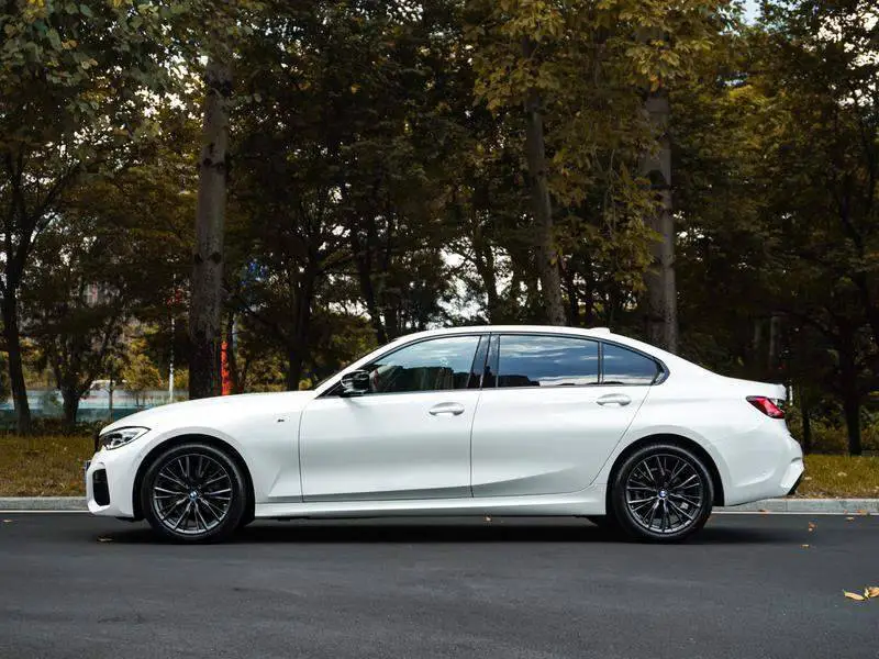 BMW 3 Series 2022 325Li M Sport Night Edition — 3