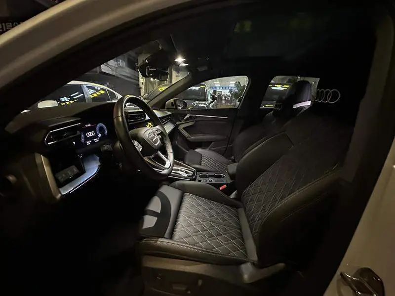 Audi A3 2025 Sportback 35TFSI Flying Spur Premium Edition — 8