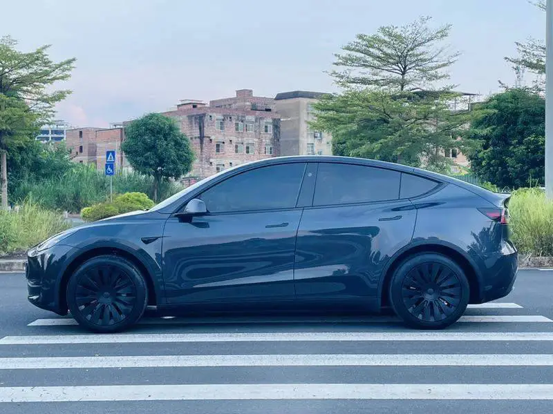 Model Y 2024 rear-wheel drive version — 4