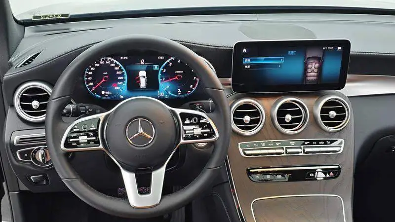 Mercedes-Benz GLC 2021 GLC 260 L 4MATIC Luxury — 13