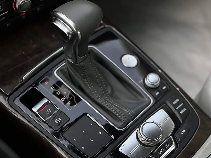 Audi A6L 2014 30 FSI Technology — 12