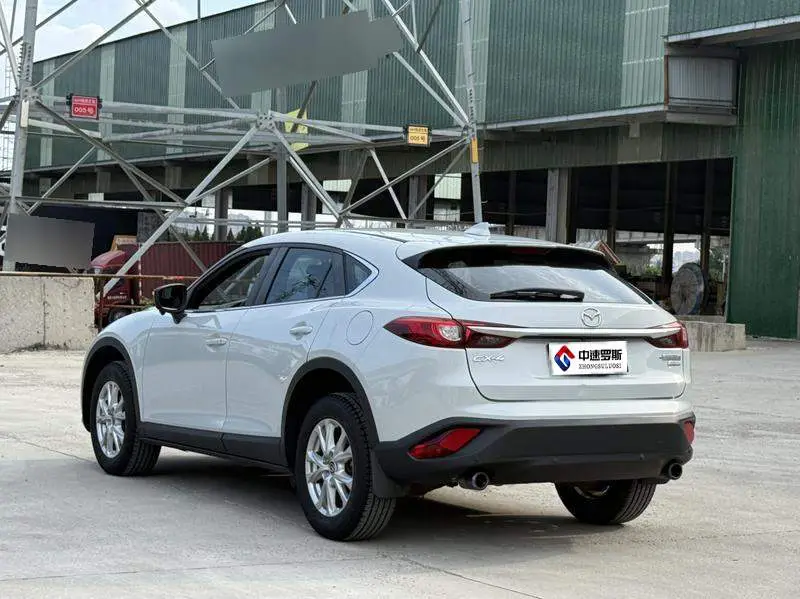 Mazda CX-4 2016 2.0L Automatic 2WD Blue Sky Premium Edition — 5