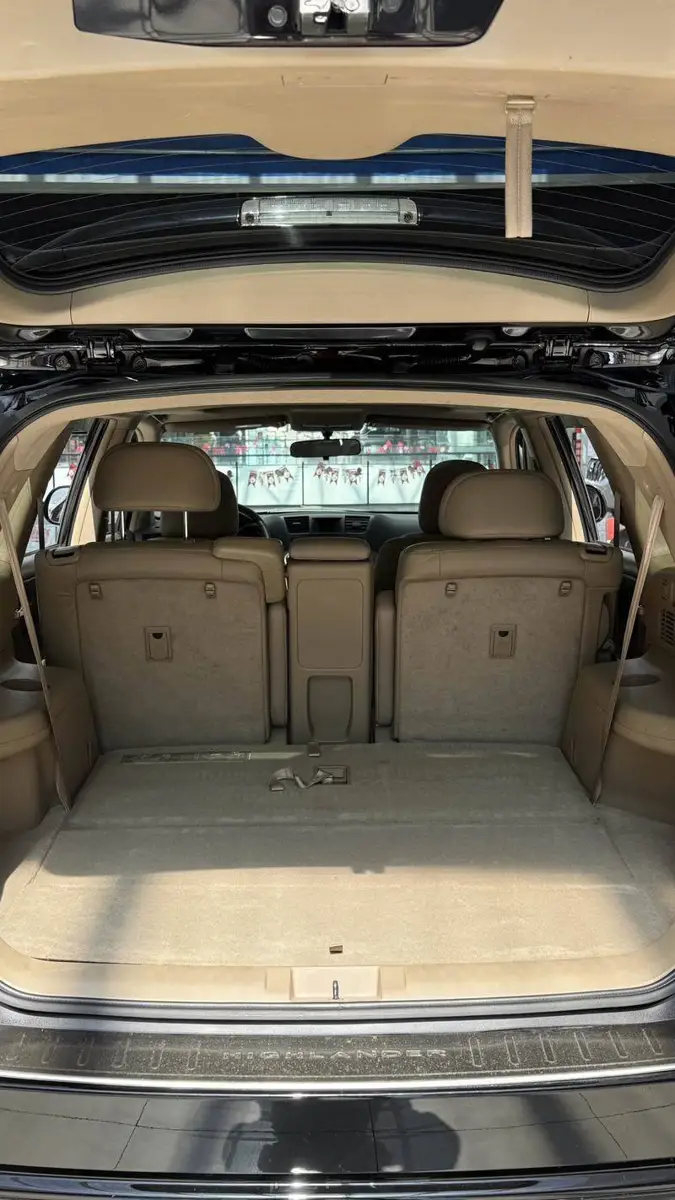 Highlander 2011 2.7L 2WD 7-seat luxury version — 14