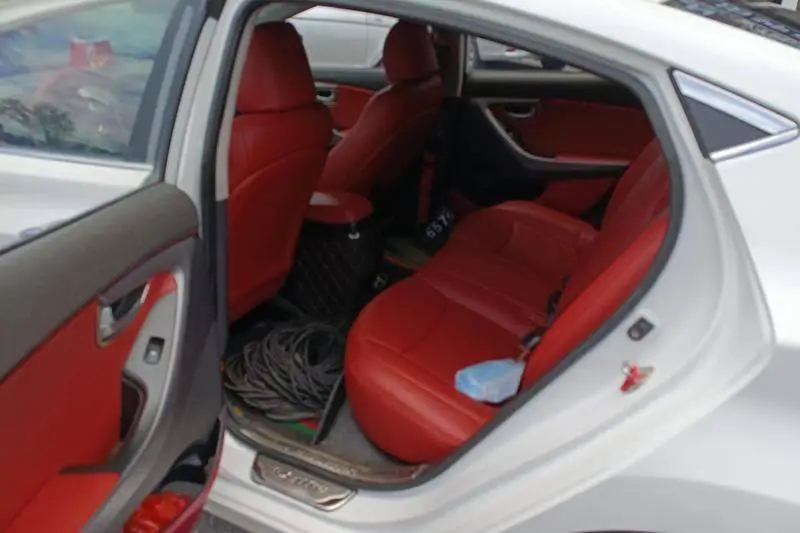 Elantra 2016 1.6L Manual Premium — 16