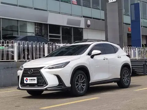 Lexus NX 2023 260 FWD Skyactiv