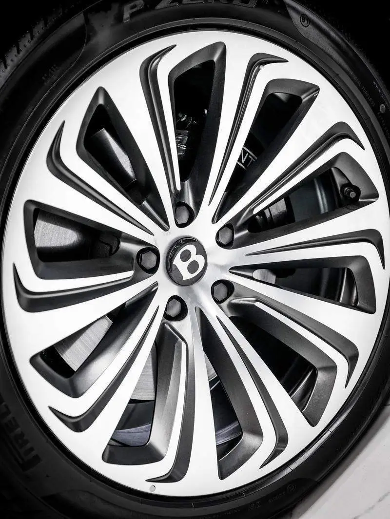 Bentayga 2025 4.0T V8 Long Wheelbase Art Edition — 9