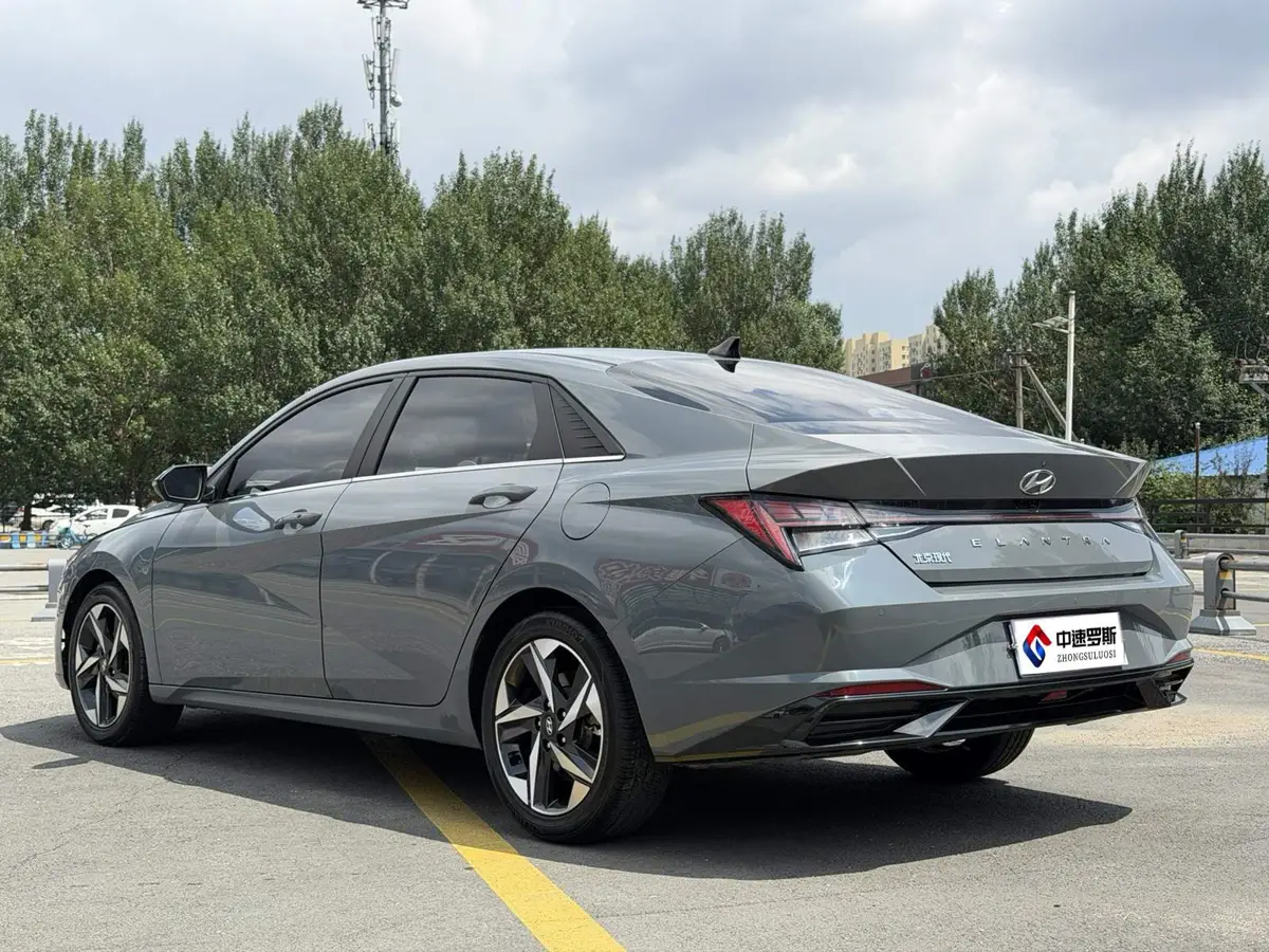 Elantra 2022 1.5L CVT LUX Premium Edition — 6