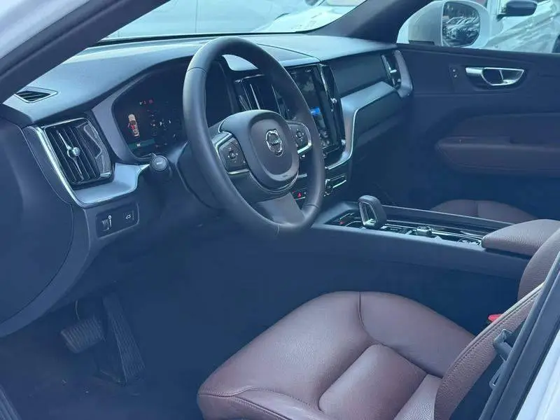 Volvo XC60 2022 B5 4WD Zhiyi Luxury Edition — 8