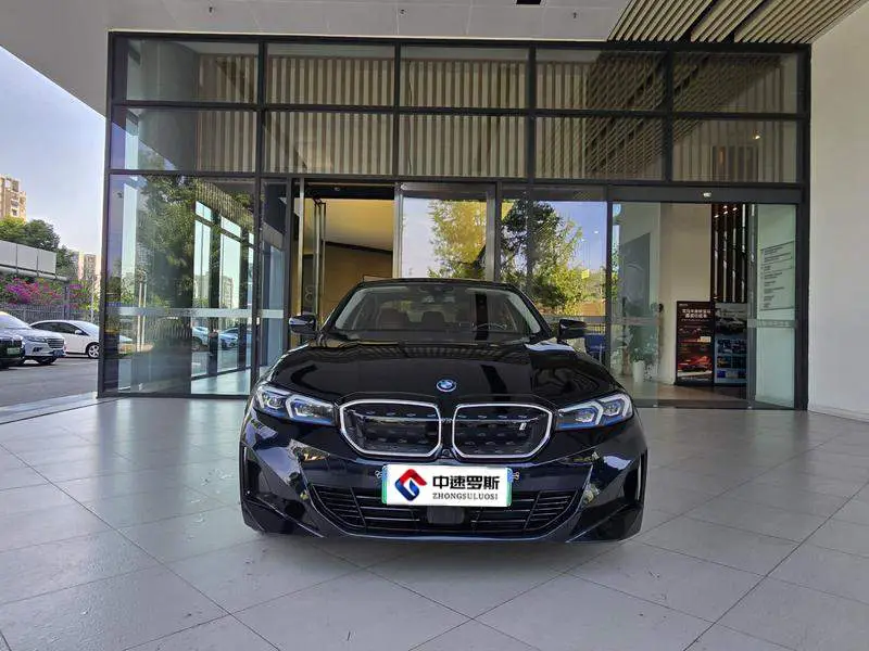 BMW i3 2023 eDrive 40 L Night Sport Package — 2