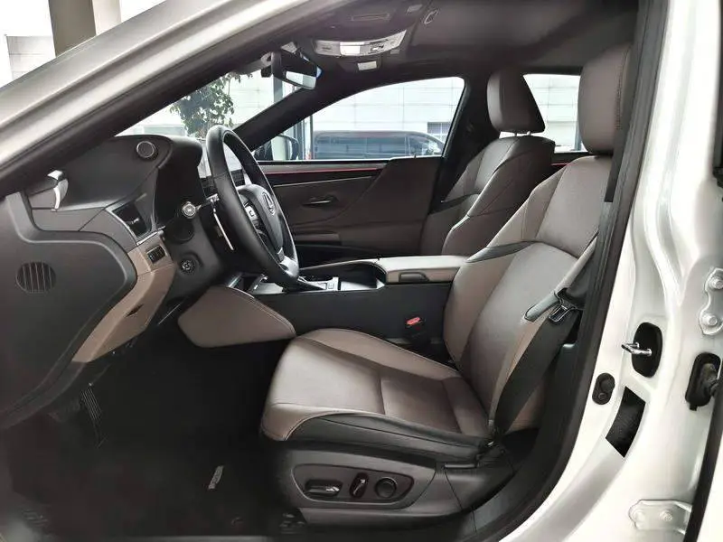 Lexus ES 2025 300h Premium Edition — 13