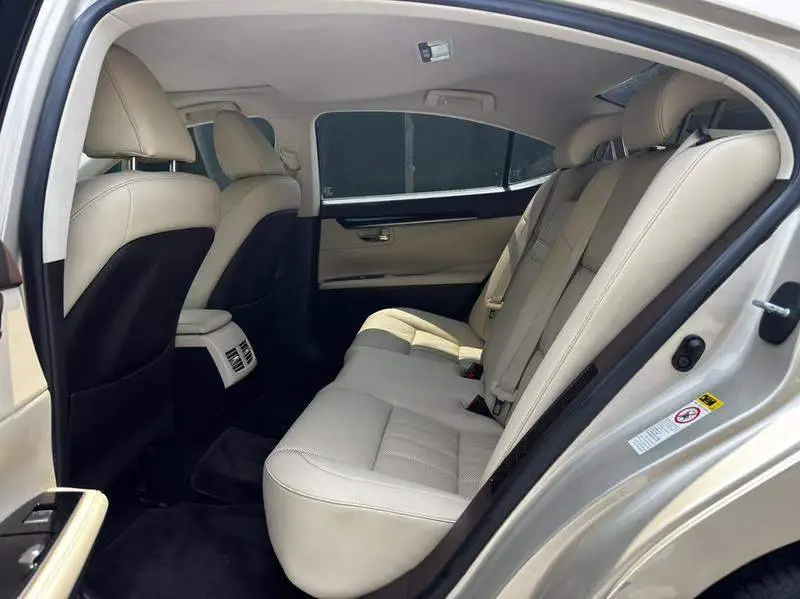 Lexus ES 2015 300h Comfort Edition — 11