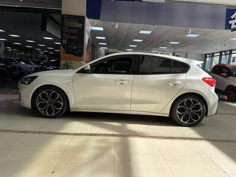 Fox 2019 Hatchback EcoBoost 180 Automatic ST Line — 4