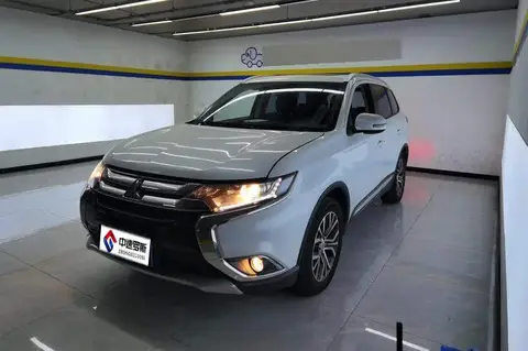 Outlander 2018 2.0L 2WD Jiale Edition 7 Seaters