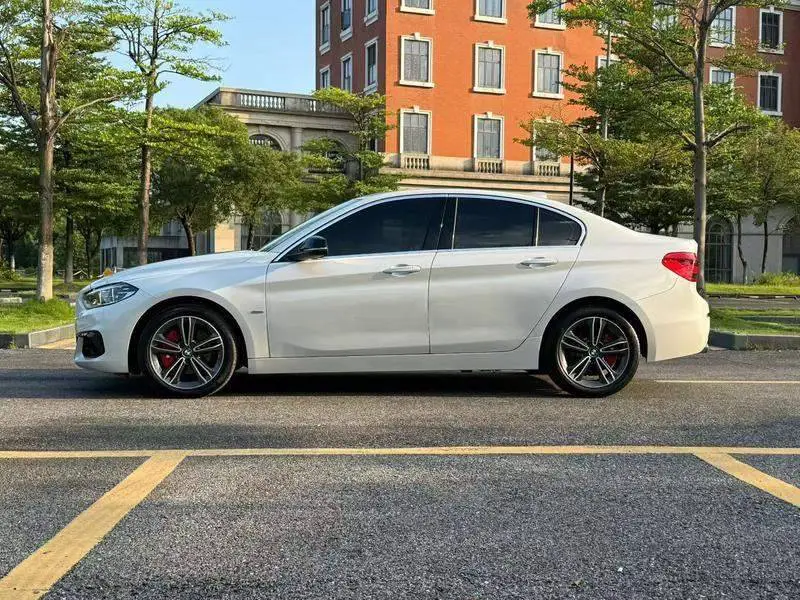 BMW 1 Series 2018 118i Sports — 3