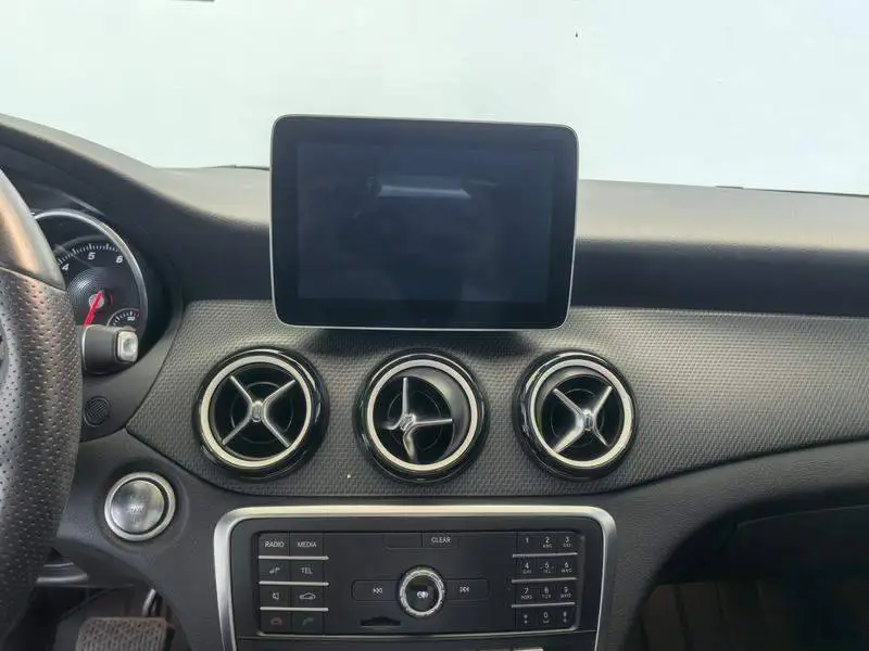 Mercedes-Benz GLA 2019 GLA 200 Dynamic — 11