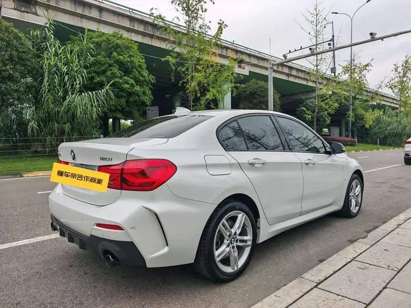 BMW 1 Series 2021 120i M Sport Night Edition — 7