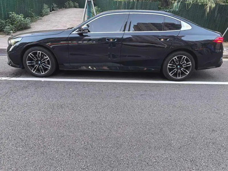 BMW 5 Series 2025 530Li Leading M Sport Package — 3