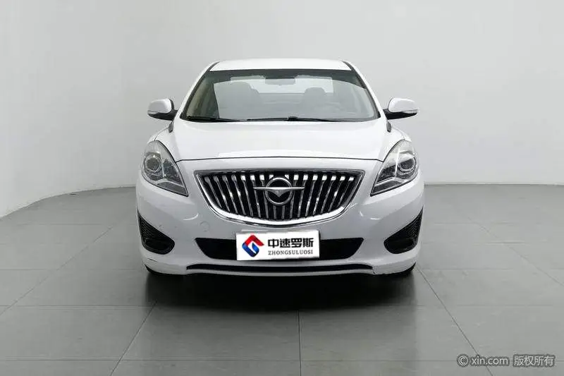 Familia 2015 1.6L Manual Fashion Edition — 2