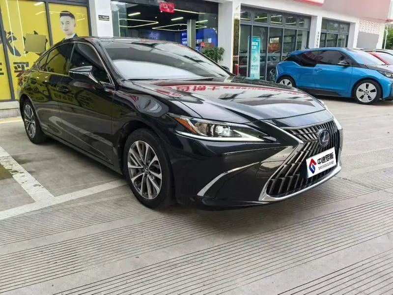 Lexus ES 2021 300h Excellence Edition — 3