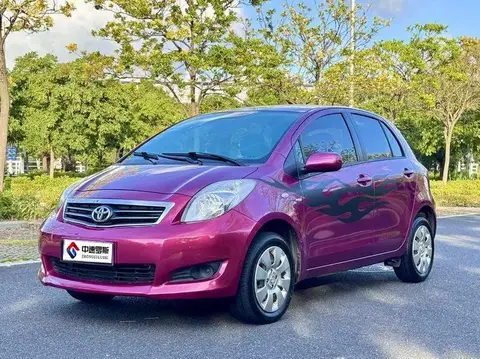 Yaris 2011 1.6E Automatic Charm Edition