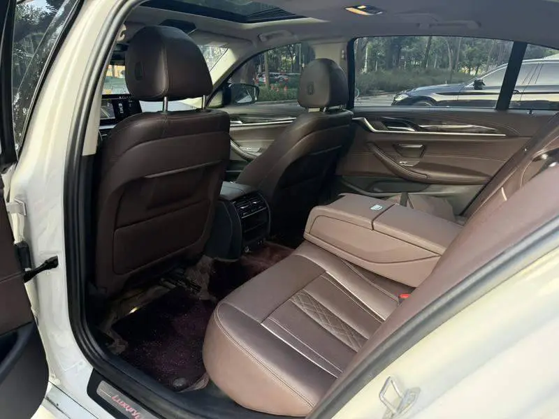 BMW 5 Series 2021 525Li Luxury Package — 10