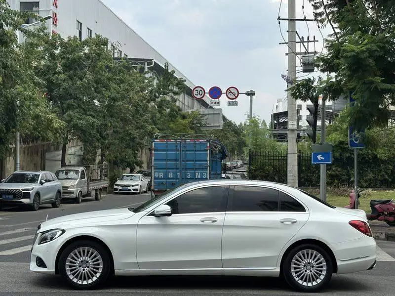 Mercedes-Benz C-Class 2015 facelifted C 200 L — 4