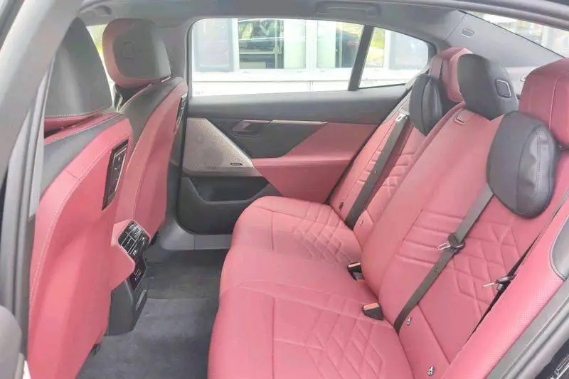 BMW i5 2025 eDrive 40L M Sport Package — 12