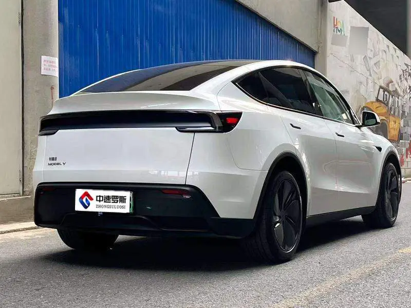 Model Y 2025 rear-wheel drive version — 5
