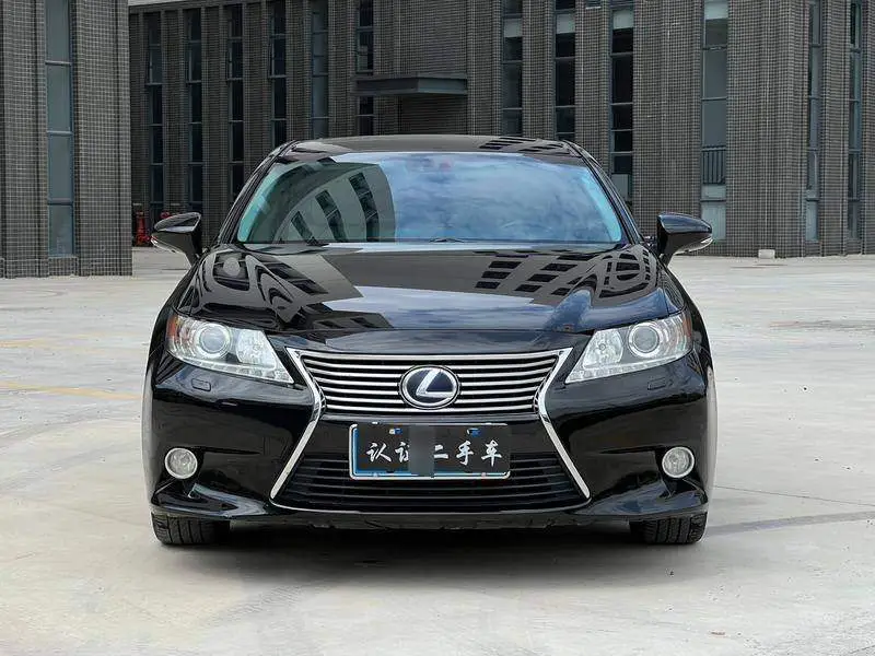 Lexus ES 2013 300h Elite Edition — 2