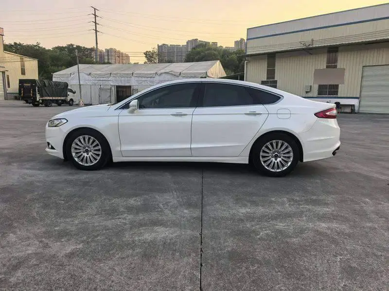 Mondeo 2013 2.0L GTDi200 Luxury Model — 4