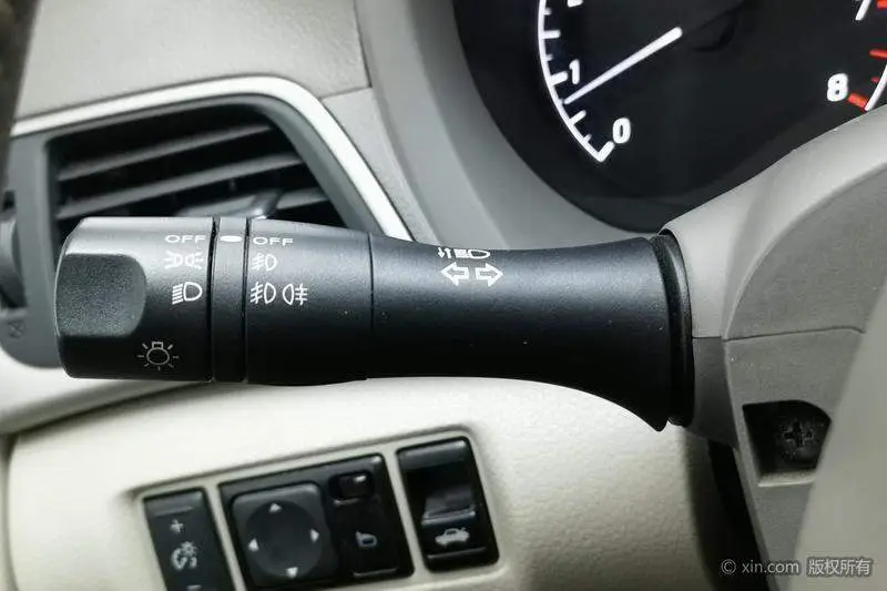Sylphy 2012 1.6XL CVT Deluxe Edition — 16