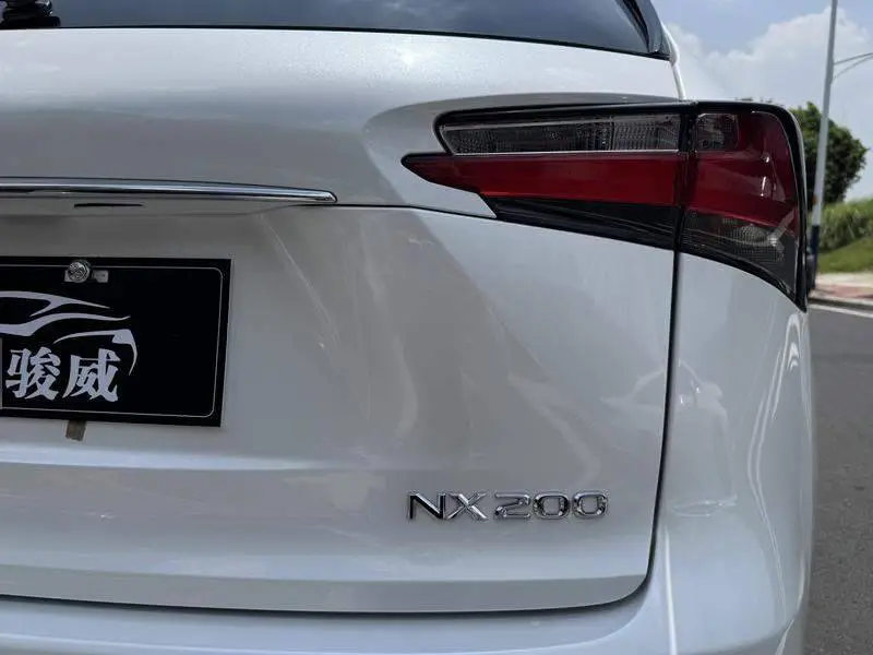 Lexus NX 2015 200 AWD Frontier Edition — 10