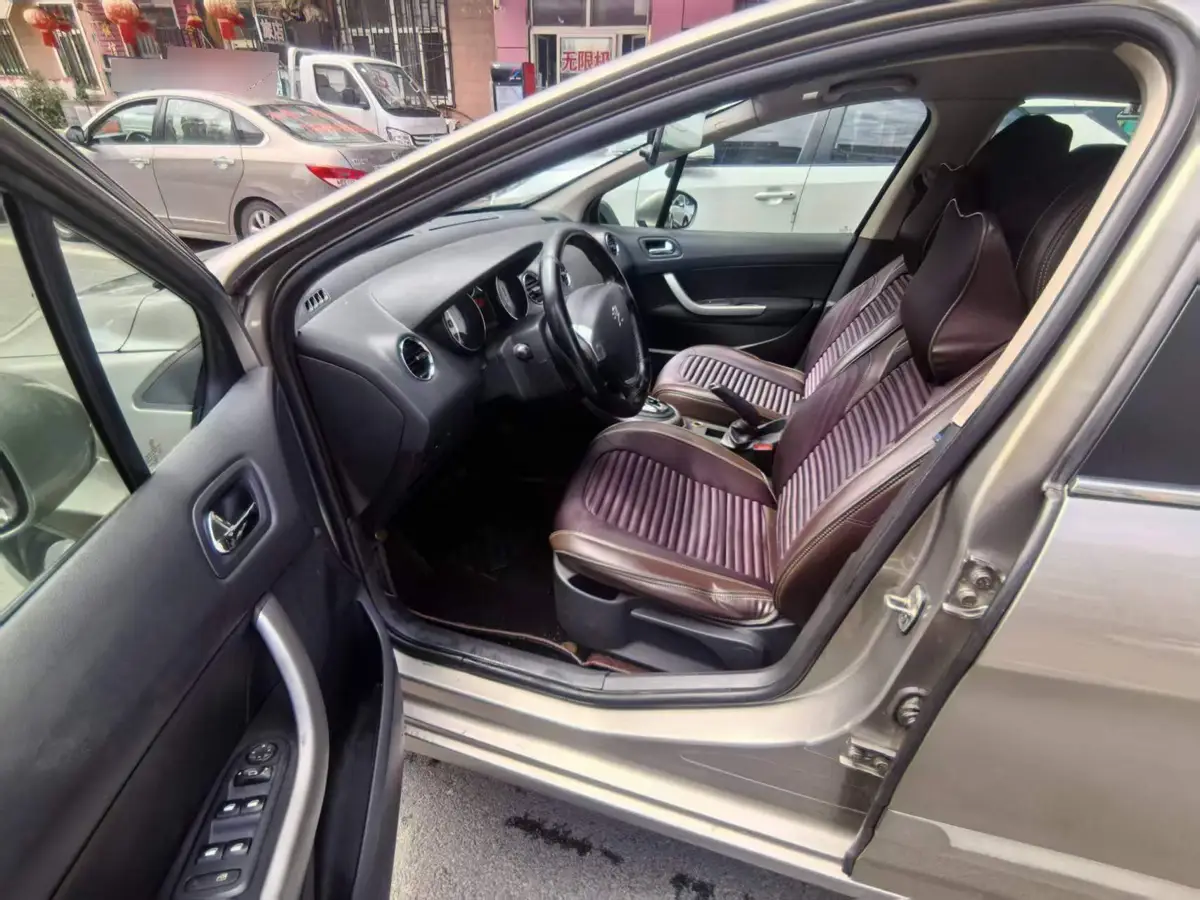 Peugeot 408 2013 2.0L Automatic Comfort Edition — 8