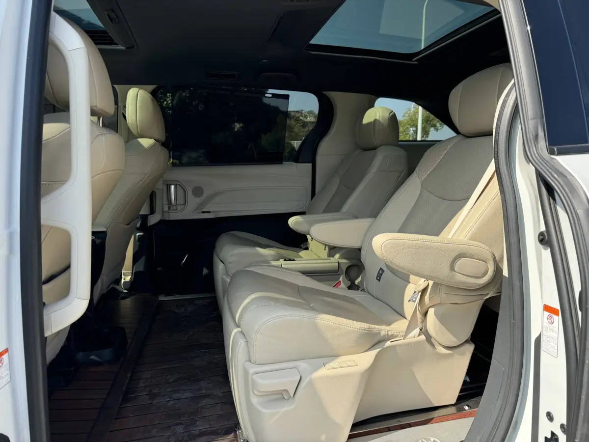 Grevia 2022 2.5L Hybrid Premium Edition — 5