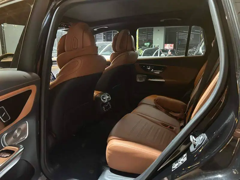 Mercedes-Benz GLC 2024 GLC 300 L 4MATIC Luxury 7-seater — 11