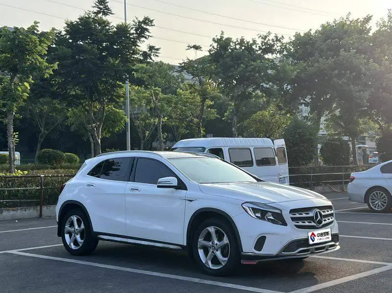 Mercedes-Benz GLA 2018 GLA 200 Dynamic — 3