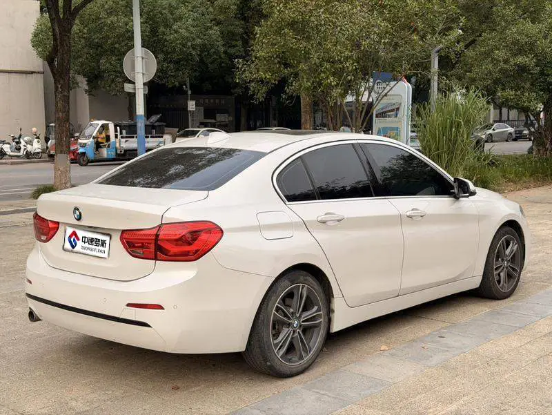 BMW 1 Series 2018 118i Sports — 5