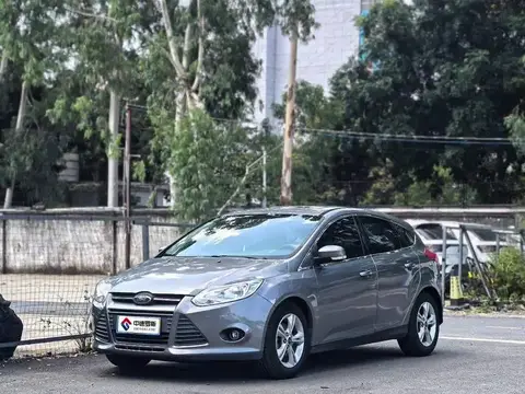 Fox 2012 Hatchback 1.6L Manual Fashion Edition