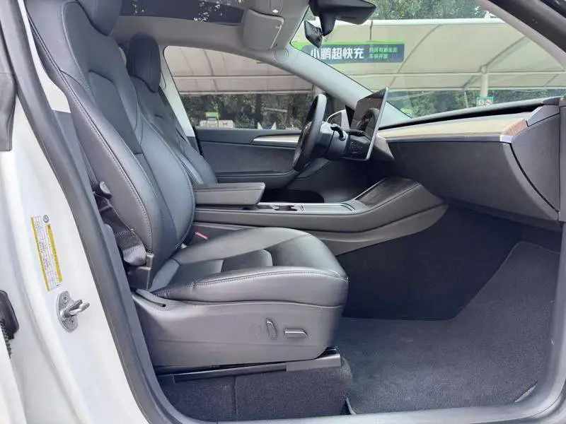 Model Y 2022 Long Range All-Wheel Drive — 13