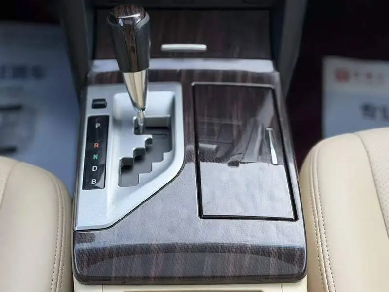 Camry 2015 Hybrid 2.5HG Luxury Navigation Edition — 17