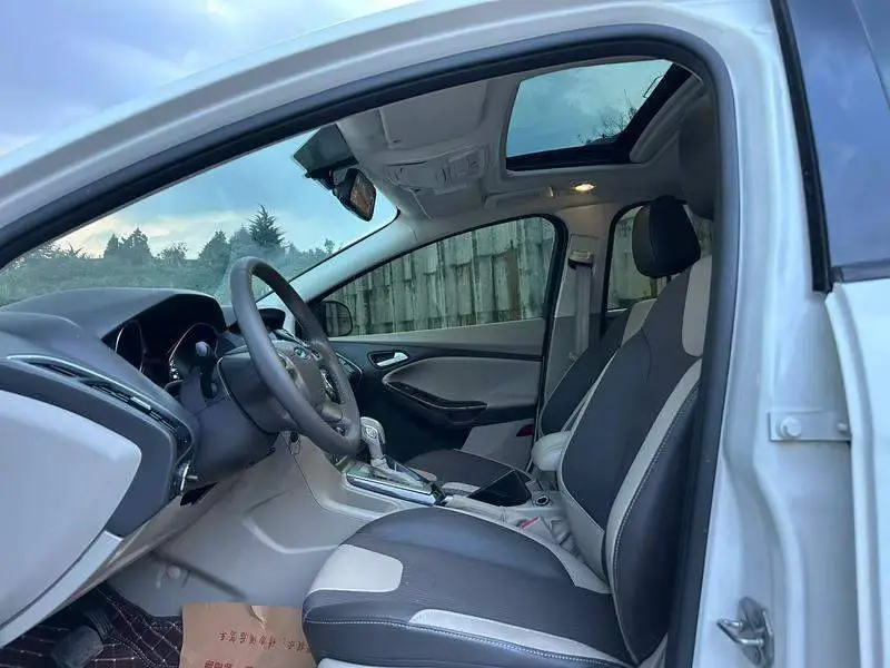 Fox 2012 Sedan 1.6L Automatic Comfort — 7