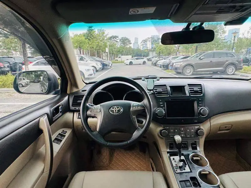 Highlander 2009 2.7L 2WD 7-seat luxury version — 16