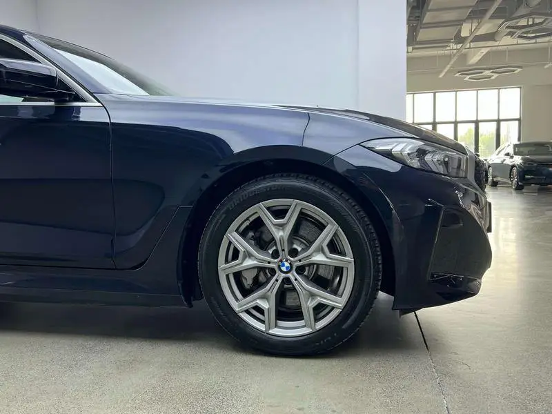 BMW i3 2025 eDrive 35 L — 6